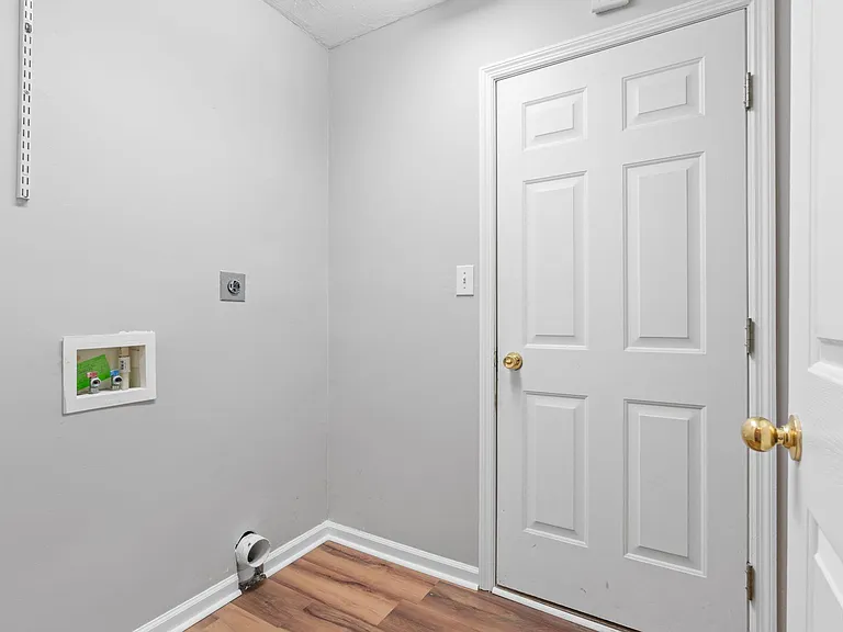305 Spring Valley Ln — Photo 25
