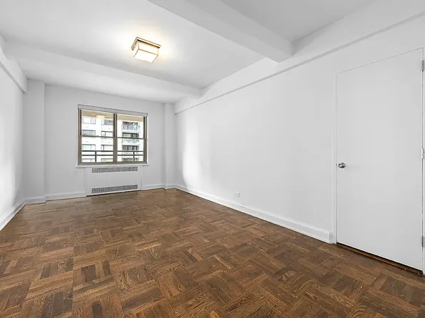 300 East 57th Street image 7 of 12