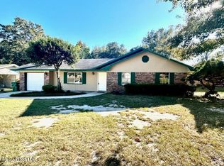 1212 Ridgewood Ln, Picayune, MS 39466