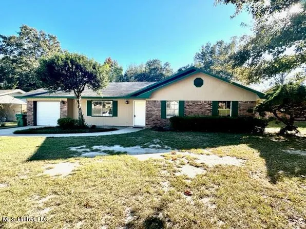 1212 Ridgewood Ln, Picayune, MS 39466