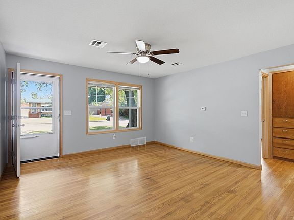 4th image of 2113 S Glenn St
