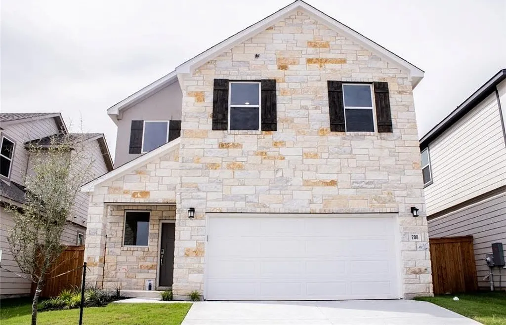 3 bed, 2.5 bath, 1932 sqft, $2,000 — Photo 1
