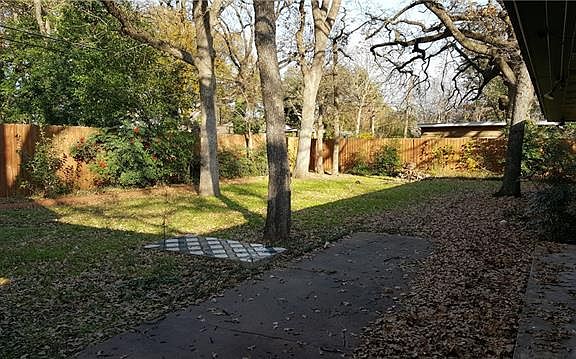 3rd image of 119 W Holland Dr