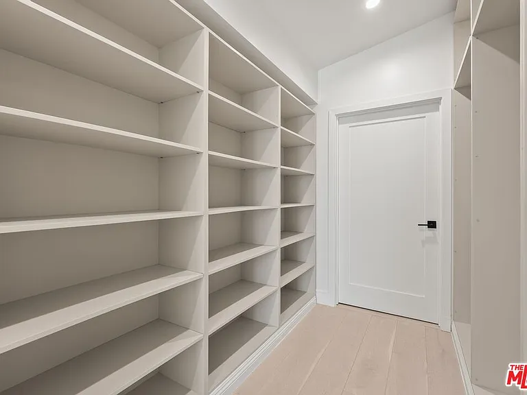 734 Indiana Ave — Photo 13