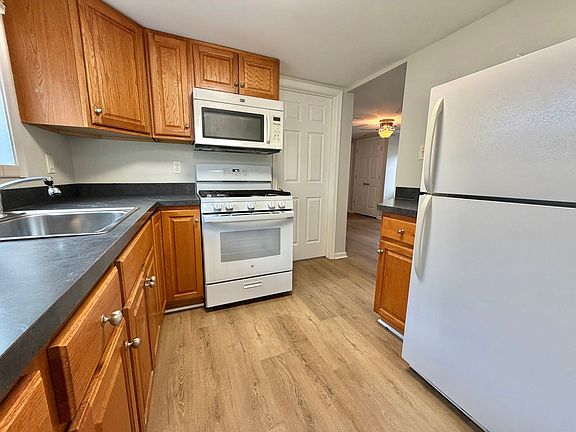 4th image of 2110 Pretty Lake Ave APT 2
