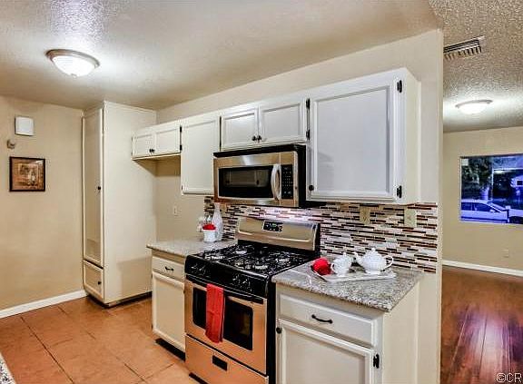4th image of 2049 W 18th St