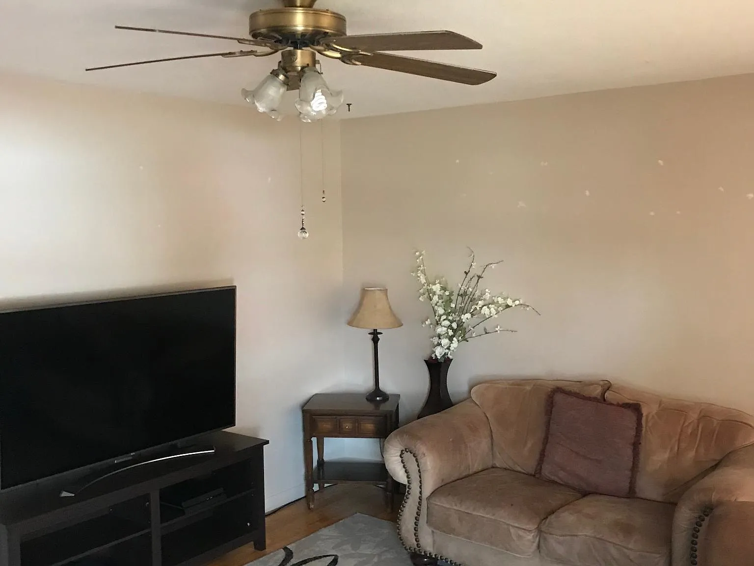 5 bed, 2106 sqft, $2,250 — Photo 3