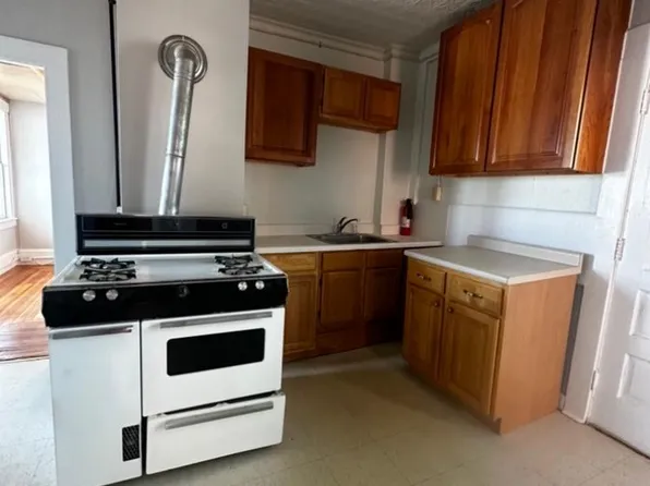 57 Walnut St APT 1-A, Nashua, NH 03060