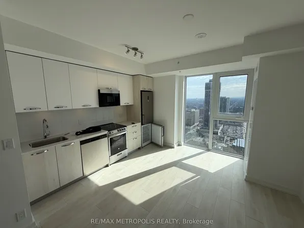 75 James St S #2709, Hamilton, ON L8P 2Y9