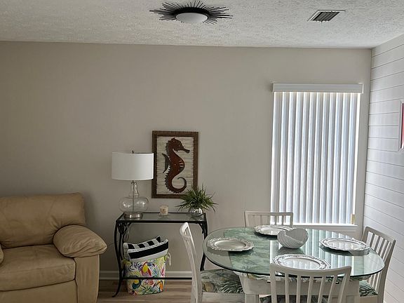 Dinette and Reading area