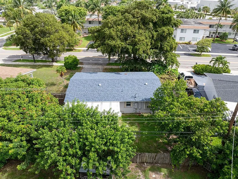 1640 NE 33rd St — Photo 1