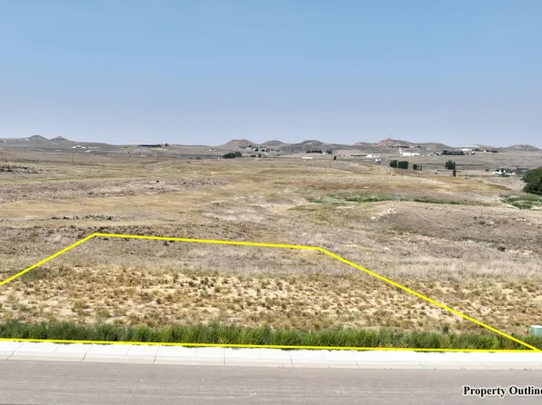 608 Mountain Shadow Dr, Gillette, WY 82718