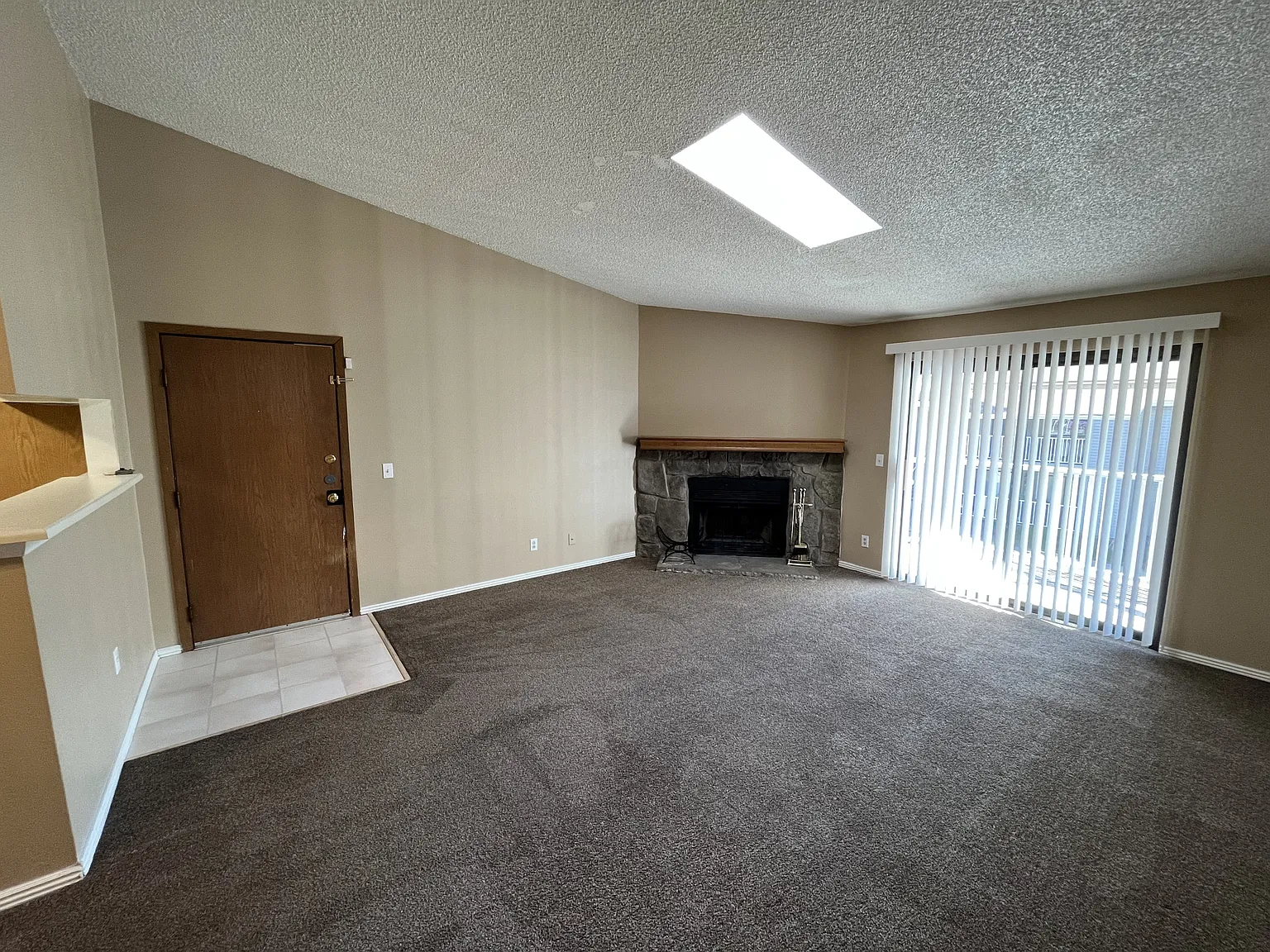 902 S Walden St - 207 - Trp - 207 — Photo 2
