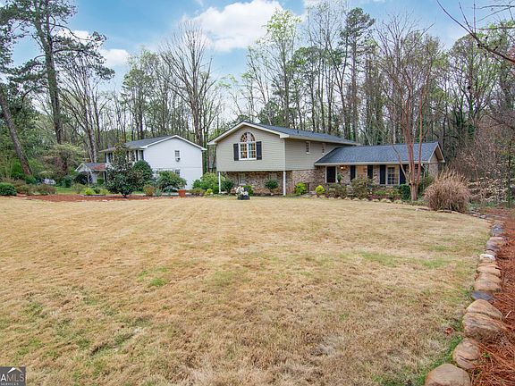 3rd image of 2703 Heath Ln
