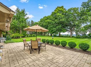 1518 E Goodrich Ln, Fox Pt, WI 53217