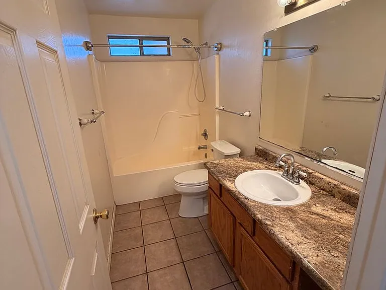 1041 S Matilda St — Photo 15