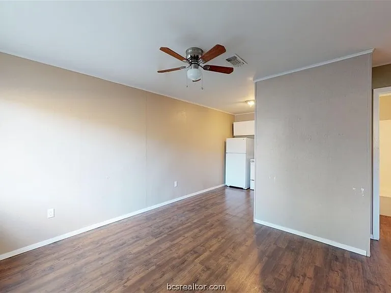 204 Lynn Dr #B — Photo 2