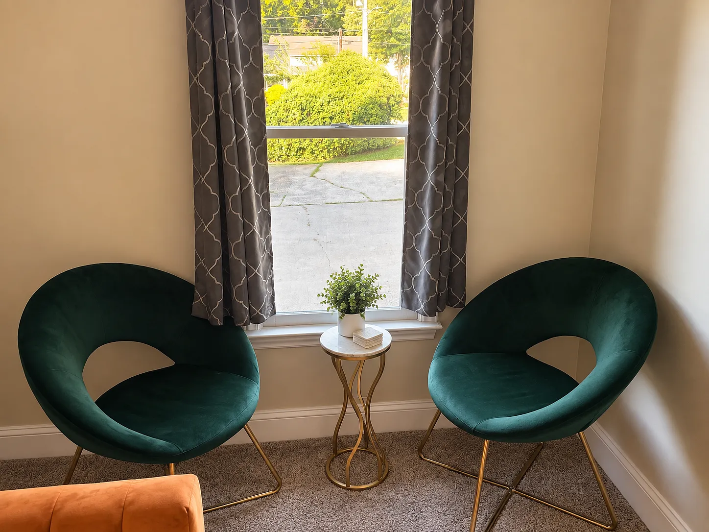 2 bed, 700 sqft, $2,300 — Photo 3