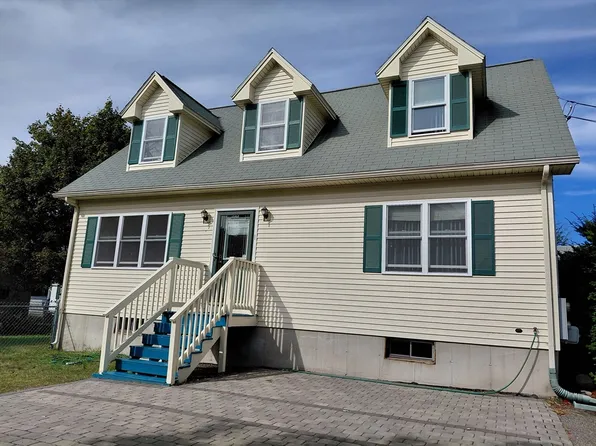 1 Maplewood Ave, Methuen, MA 01844
