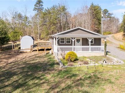 1202 Farm Rd, Pilot Mountain, NC, 27041
