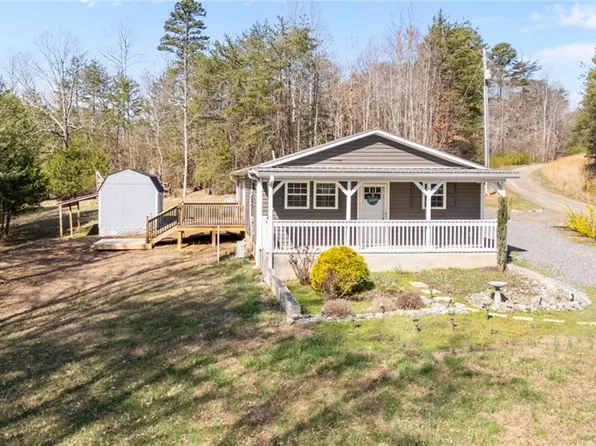 1202 Farm Rd, Pilot Mountain, NC 27041