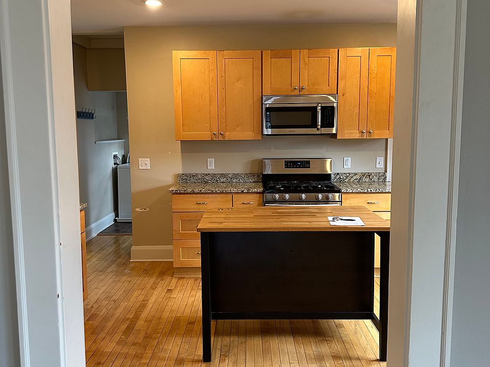 1st image of 2419 4th St NE APT 2