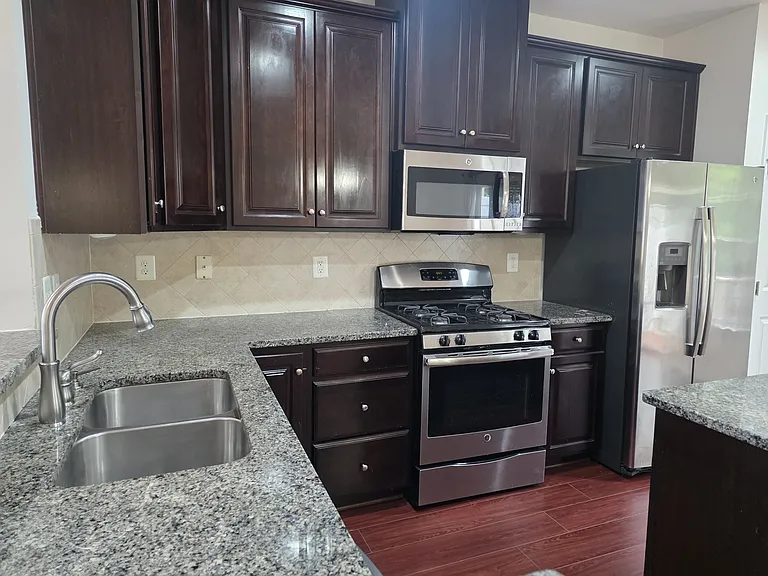 8071 Locust Mill St — Photo 2