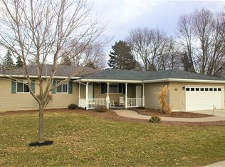 910 N Creyts Rd, Lansing, MI