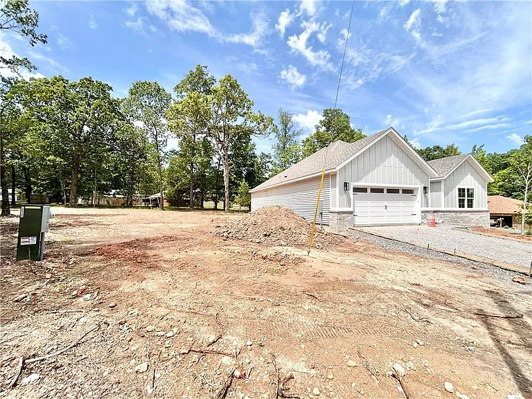 8 Kirkdouglas Ln — Photo 12