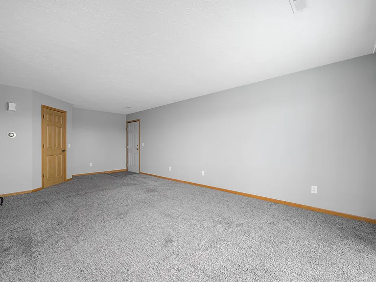 3953 & 3954 Mount Vernon Blvd — Photo 18