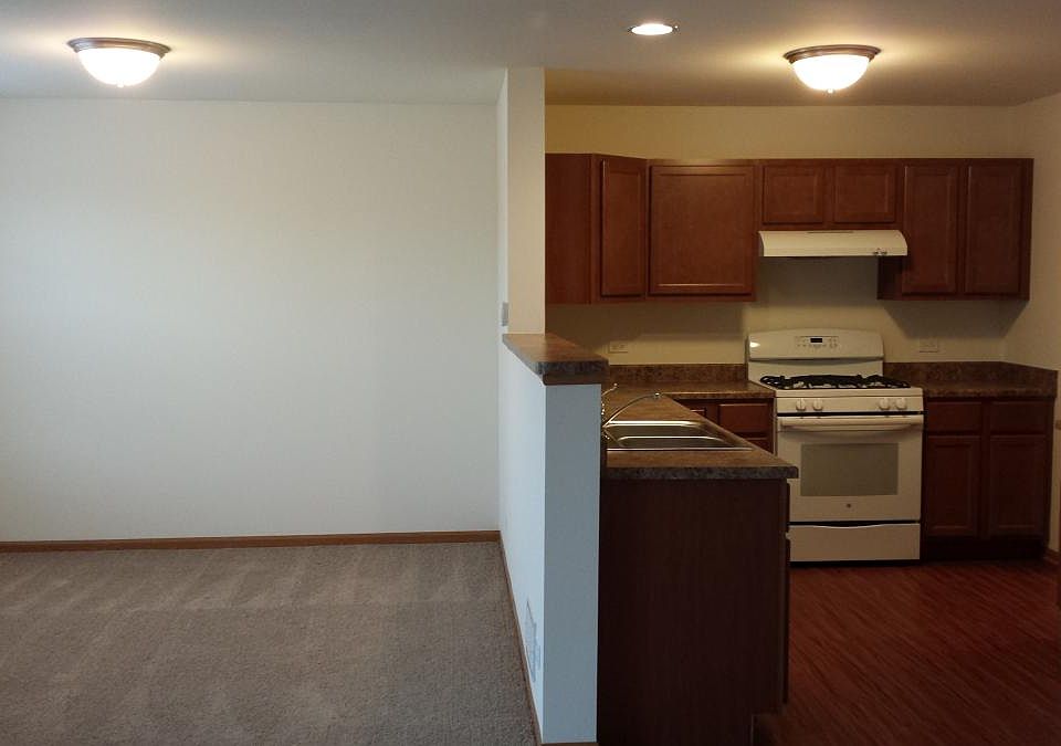 829 Ross Ln McHenry IL Zillow
