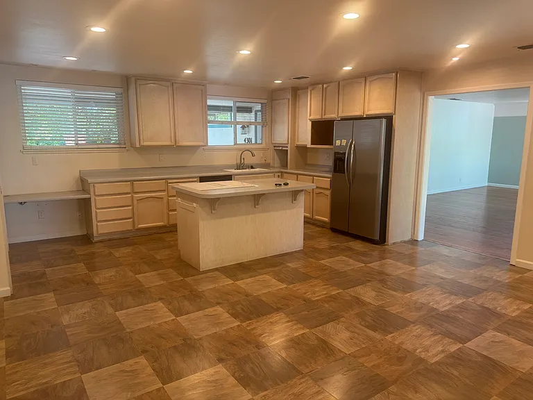 4301 Cottage Way — Photo 3