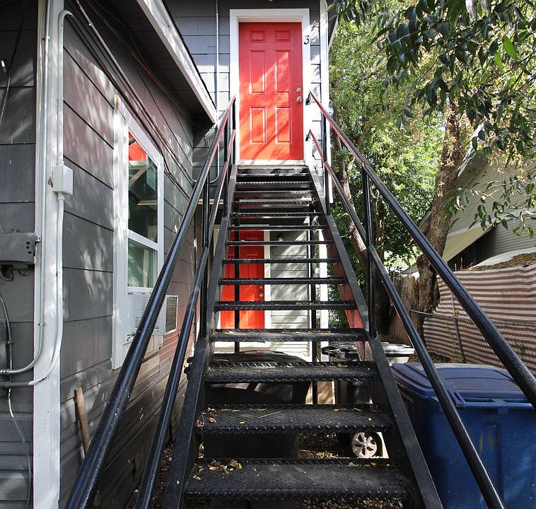 1st image of 118 Compton Ave APT 3
