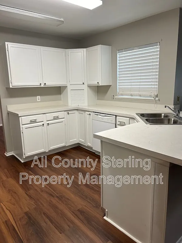 3 bed, 2.0 bath, 1716 sqft, $1,925 — Photo 4