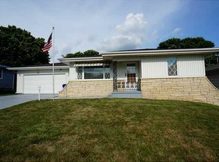 2461 Victoria Dr SW, Cedar Rapids, IA 52404