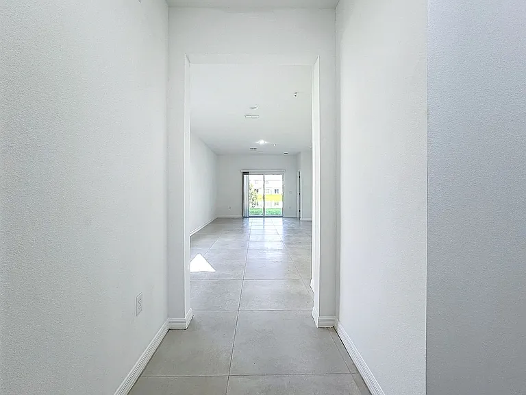 1748 Barton Towne Cir — Photo 9