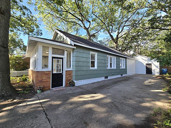 3rd image of 2933 Leahy St