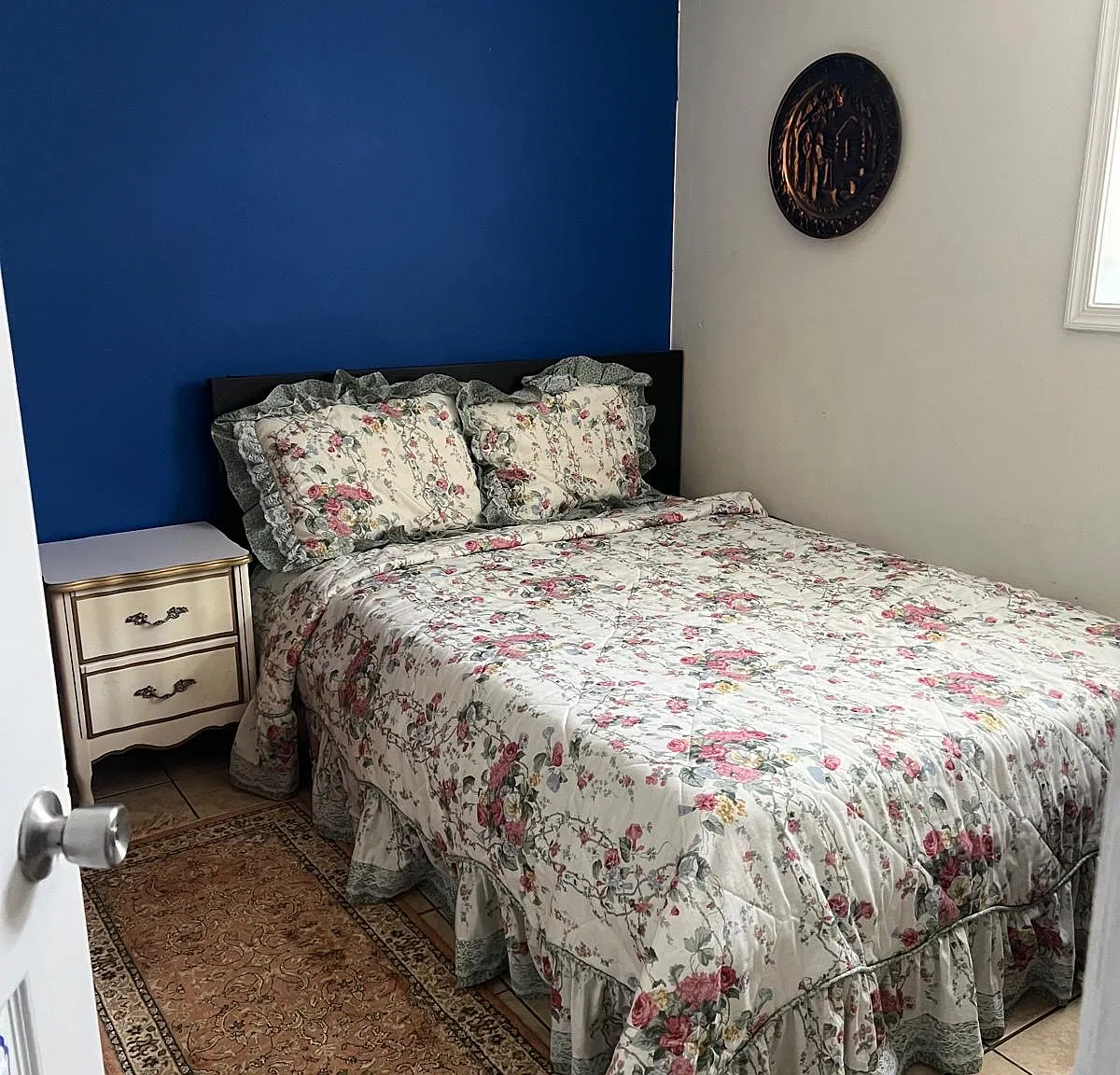 3 bed, 2504 sqft, $750 — Photo 1