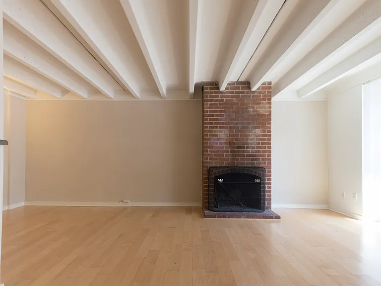 Preston Square Apartments — Photo 11