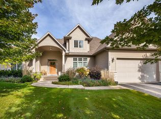 744 Pembridge Pl, Sugar Grove, IL 60554