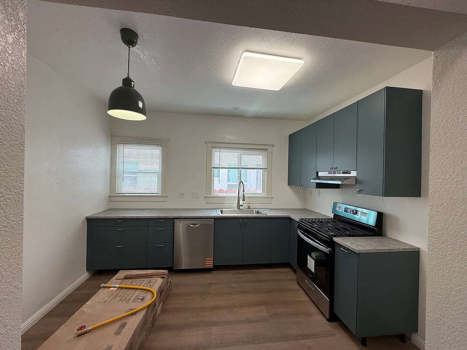 634 E 5th St — Photo 2