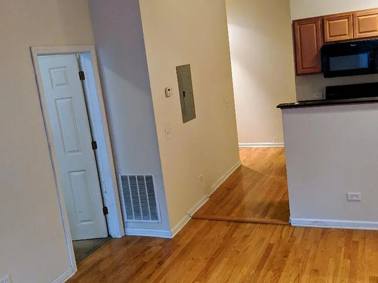 1619 W Beach Ave #2F — Photo 2