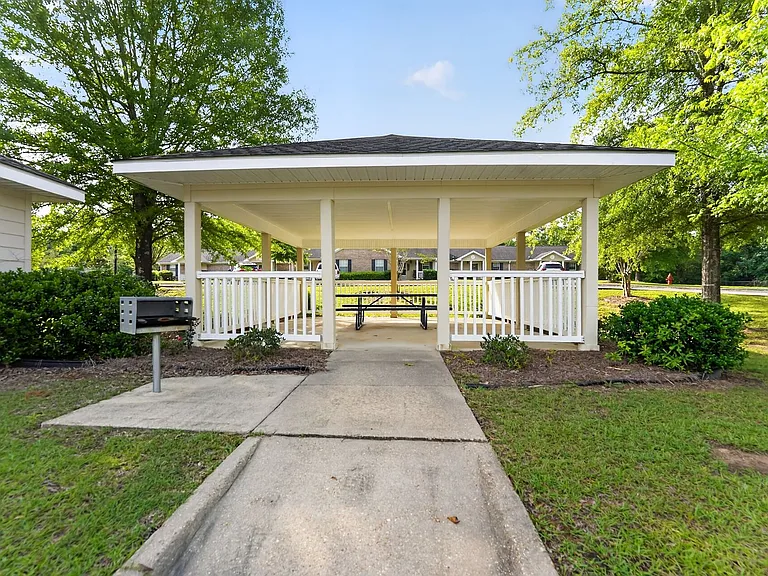 Country Club Cottages — Photo 25