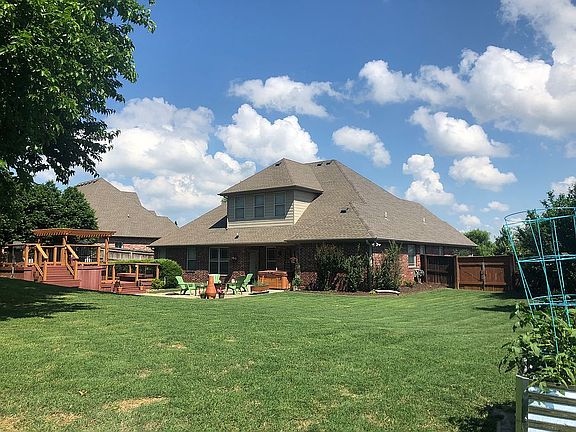 2nd image of 4304 W Woodview Dr