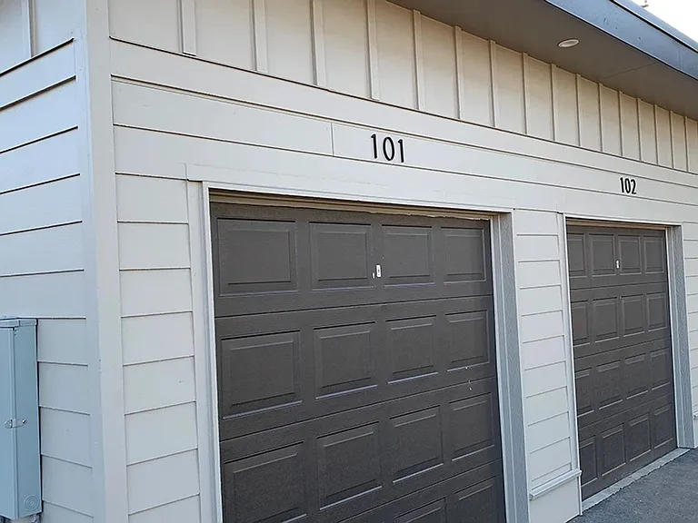 Thirty First Place Apartments — Photo 8