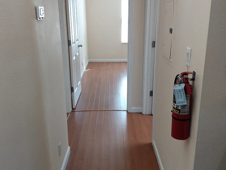 1512 Gold Ave SE #E — Photo 11
