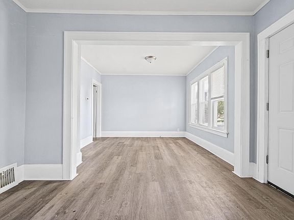 3rd image of 5720 W Rogers STREET