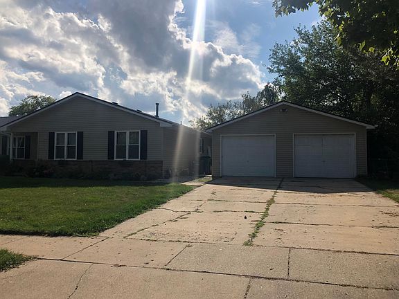2nd image of 1627 Pebblewood Dr