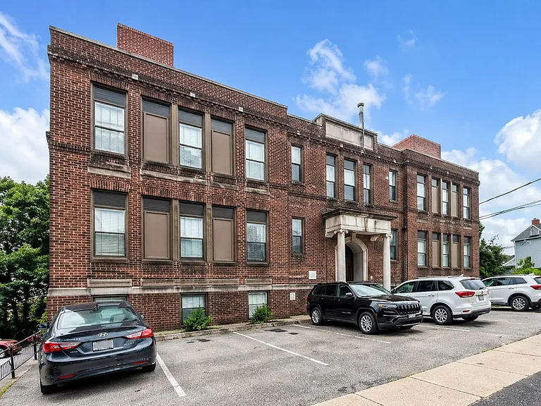 233 Ridgewood Ave — Photo 14