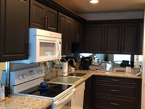 2nd image of 33 Southport Ln APT B